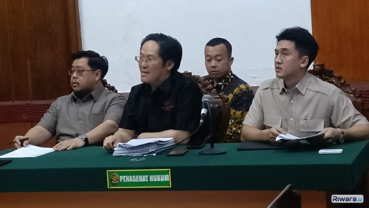 Suasana sidang sengketa lahan PT Java Fortis Corporindo dengan mantan direkturnya Nany Widjaja di PN Surabaya